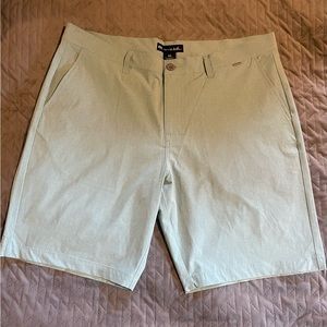 Travis Mathew shorts mens size 40‎ NWOT green